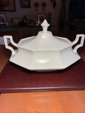 Johnson Bros Covered Serving Dish with Handles - Elegant Home Dining